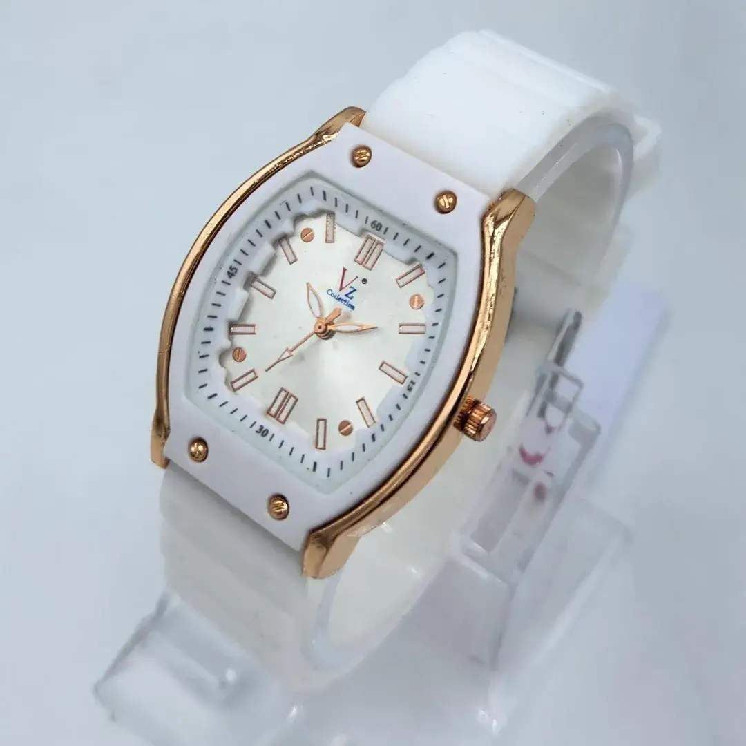 Style: Modern style: modern watch